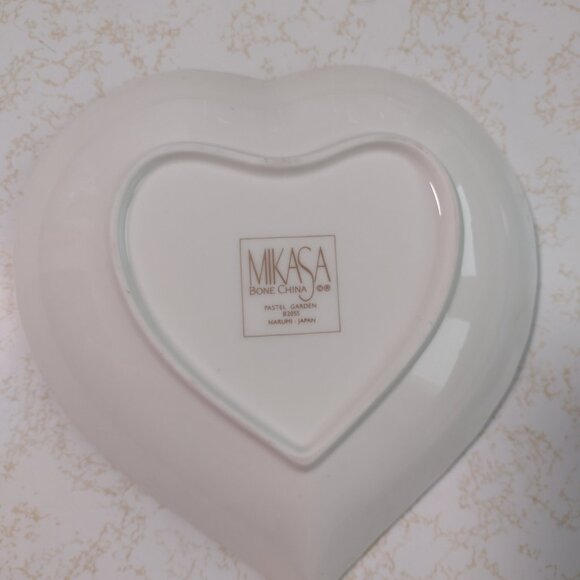 Lovely Mikasa Pastel Flowers Porcelain Heart - Picture 2 of 11